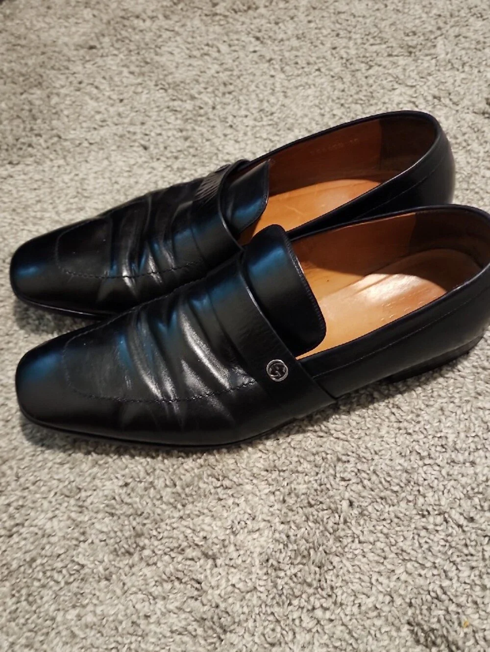 Gucci Black Leather Men’s Penny Loafers with Logo Accent